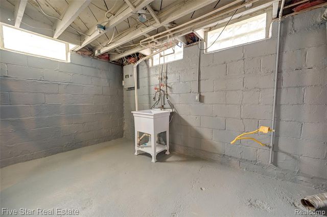 172 Nelson Street, Pontiac, MI 48342