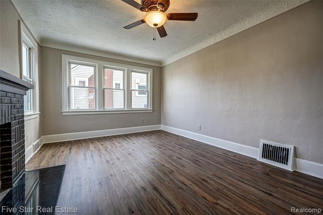 172 Nelson Street, Pontiac, MI 48342