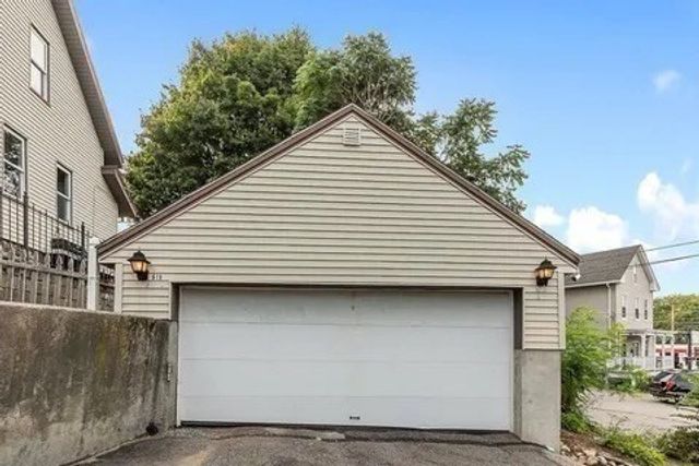 618 Mill St, Worcester, MA 01602