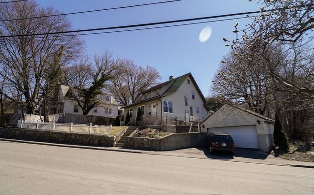 618 Mill St, Worcester, MA 01602