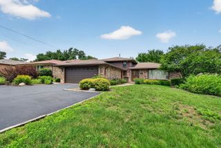 8118 Gladys Lane, Palos Hills, IL 60465