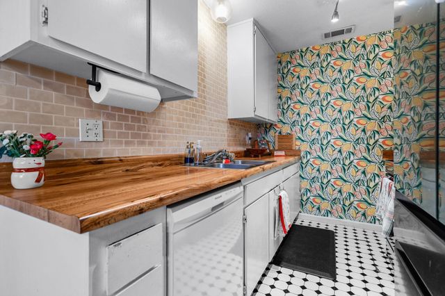 1220 Pershing Street, Redding, CA 96003