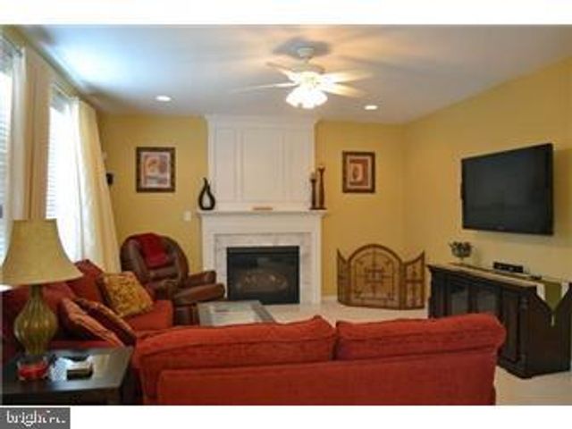 21 HUMMINGBIRD LN, Newark, DE 19711
