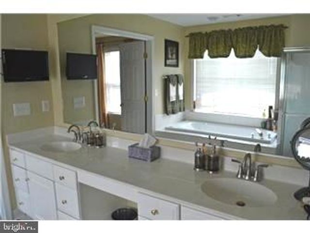 21 HUMMINGBIRD LN, Newark, DE 19711