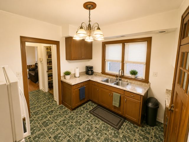 7414 S Chappel Avenue, Chicago, IL 60649