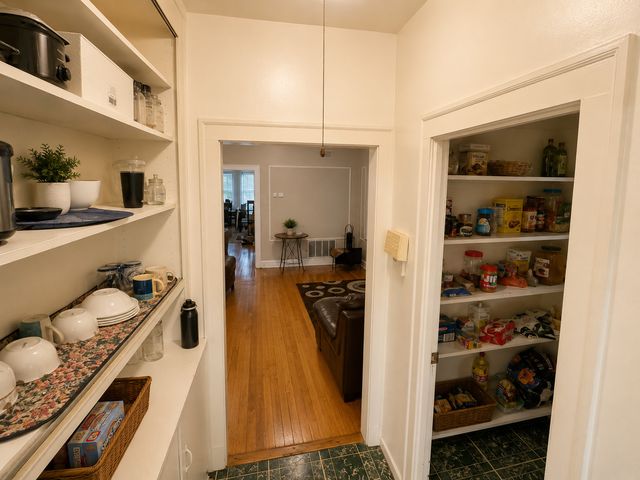 7414 S Chappel Avenue, Chicago, IL 60649