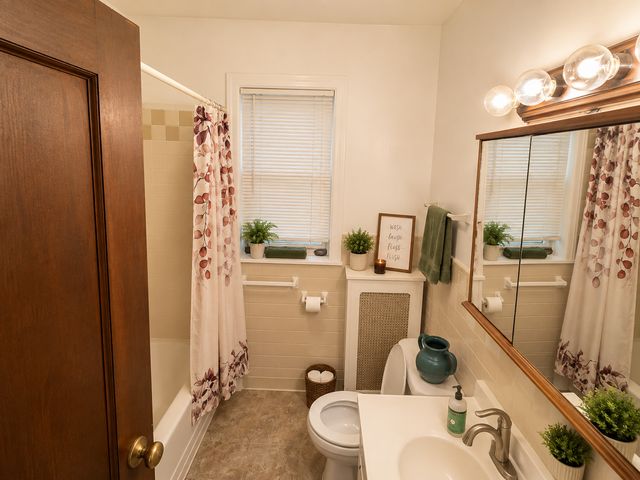 7414 S Chappel Avenue, Chicago, IL 60649
