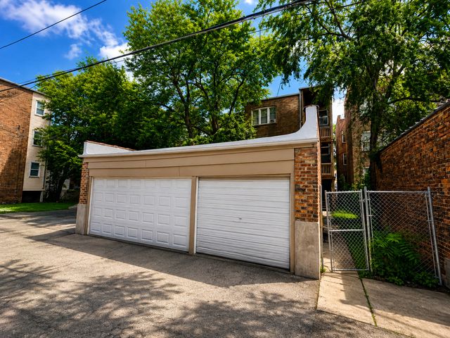 7414 S Chappel Avenue, Chicago, IL 60649