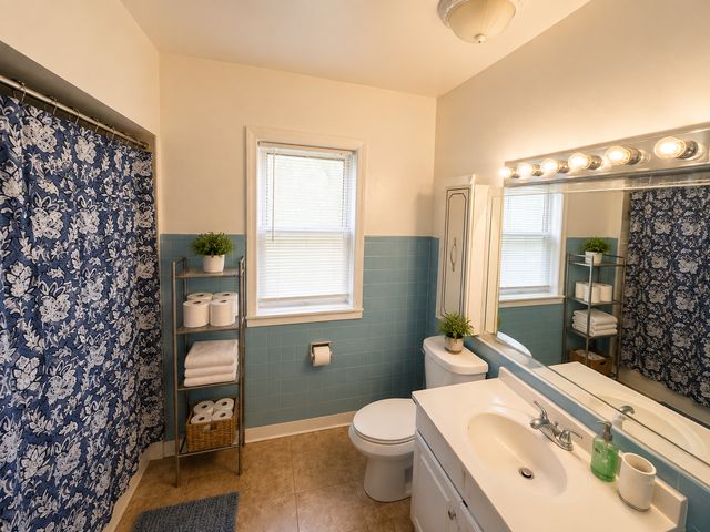 7414 S Chappel Avenue, Chicago, IL 60649