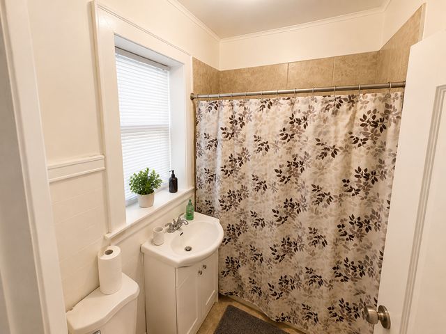 7414 S Chappel Avenue, Chicago, IL 60649