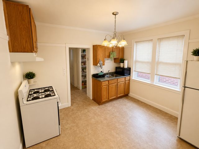 7414 S Chappel Avenue, Chicago, IL 60649