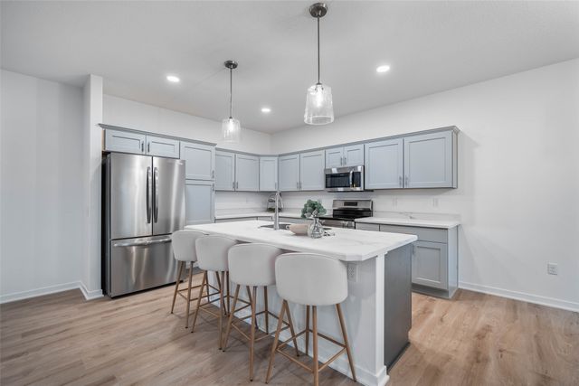 2367 N 10th Avenue E, Newton, IA 50208