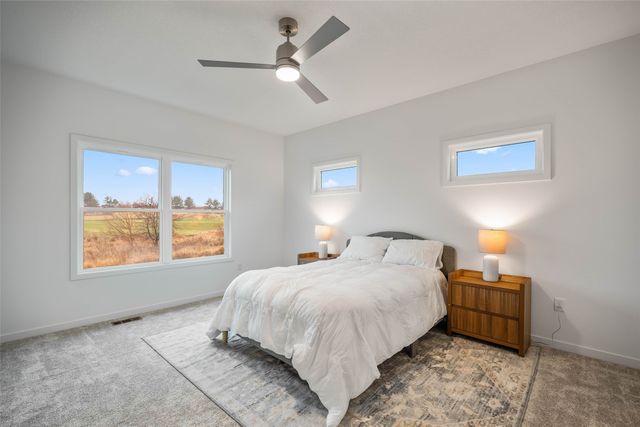 2367 N 10th Avenue E, Newton, IA 50208