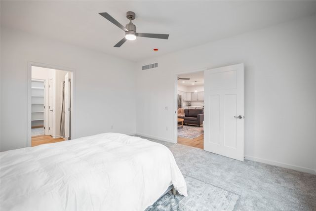 2367 N 10th Avenue E, Newton, IA 50208