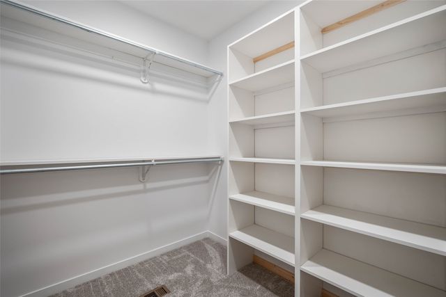 2367 N 10th Avenue E, Newton, IA 50208