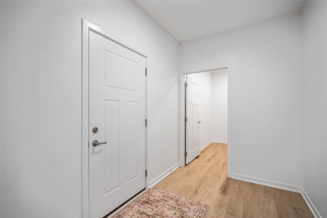 2367 N 10th Avenue E, Newton, IA 50208