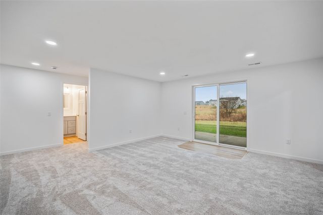 2367 N 10th Avenue E, Newton, IA 50208