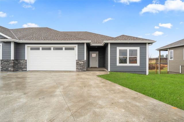 2367 N 10th Avenue E, Newton, IA 50208