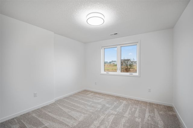 2367 N 10th Avenue E, Newton, IA 50208