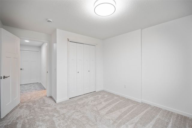 2367 N 10th Avenue E, Newton, IA 50208