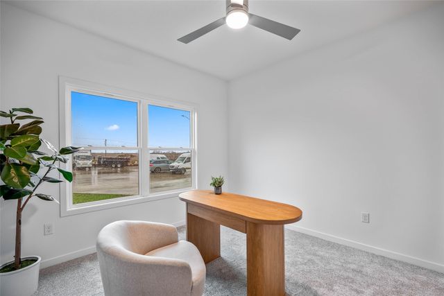 2367 N 10th Avenue E, Newton, IA 50208