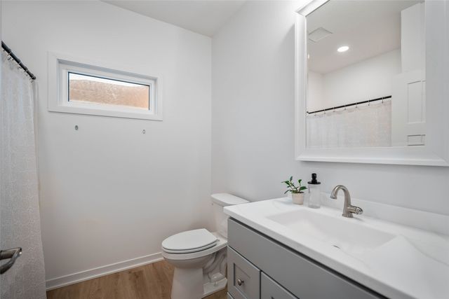 2367 N 10th Avenue E, Newton, IA 50208