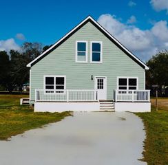 1014 Humphrey Avenue, Palacios, TX 77465