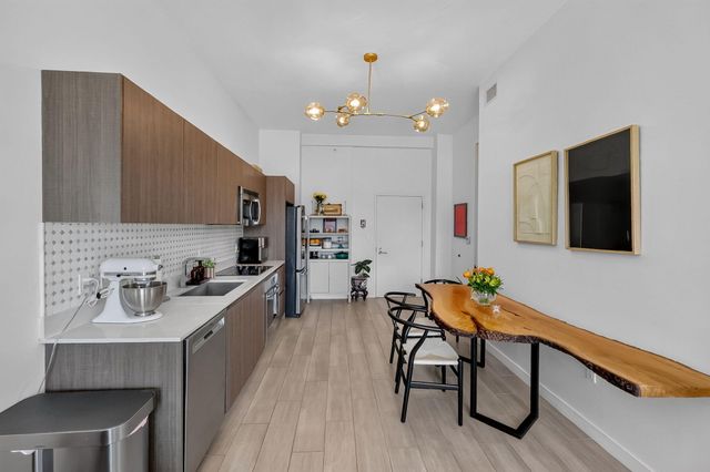 1600 SW 1ST Avenue 413, Miami, FL 33129