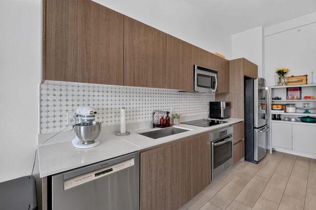 1600 SW 1ST Avenue 413, Miami, FL 33129