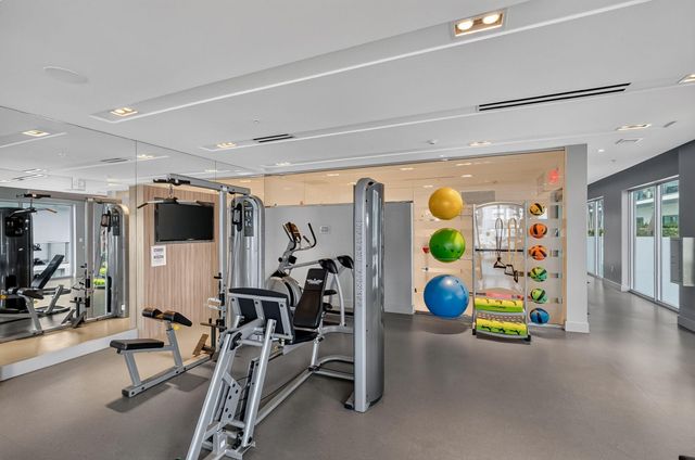 1600 SW 1ST Avenue 413, Miami, FL 33129