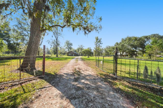 3476 E County Road 2326, Dayton, TX 77535