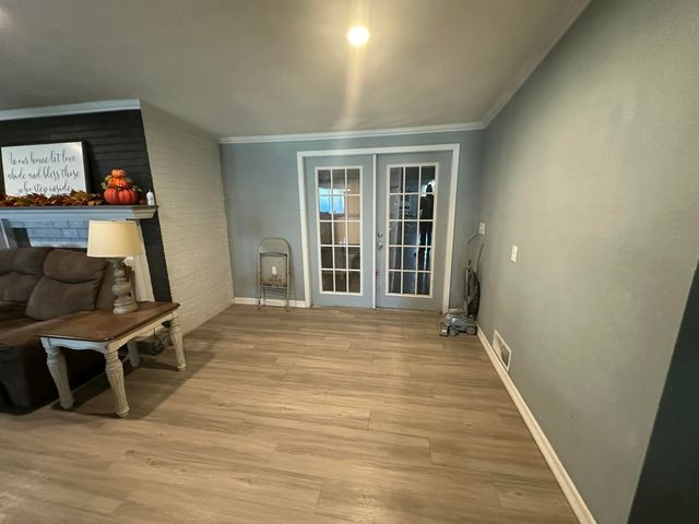 1300 Holliday Street, Plainview, TX 79072