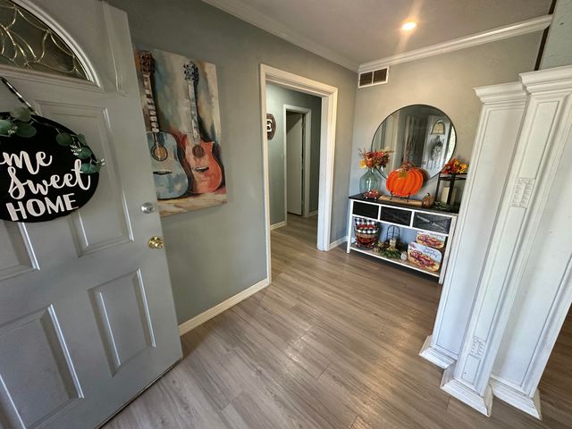 1300 Holliday Street, Plainview, TX 79072