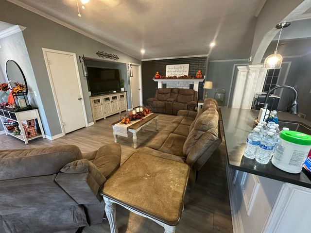 1300 Holliday Street, Plainview, TX 79072