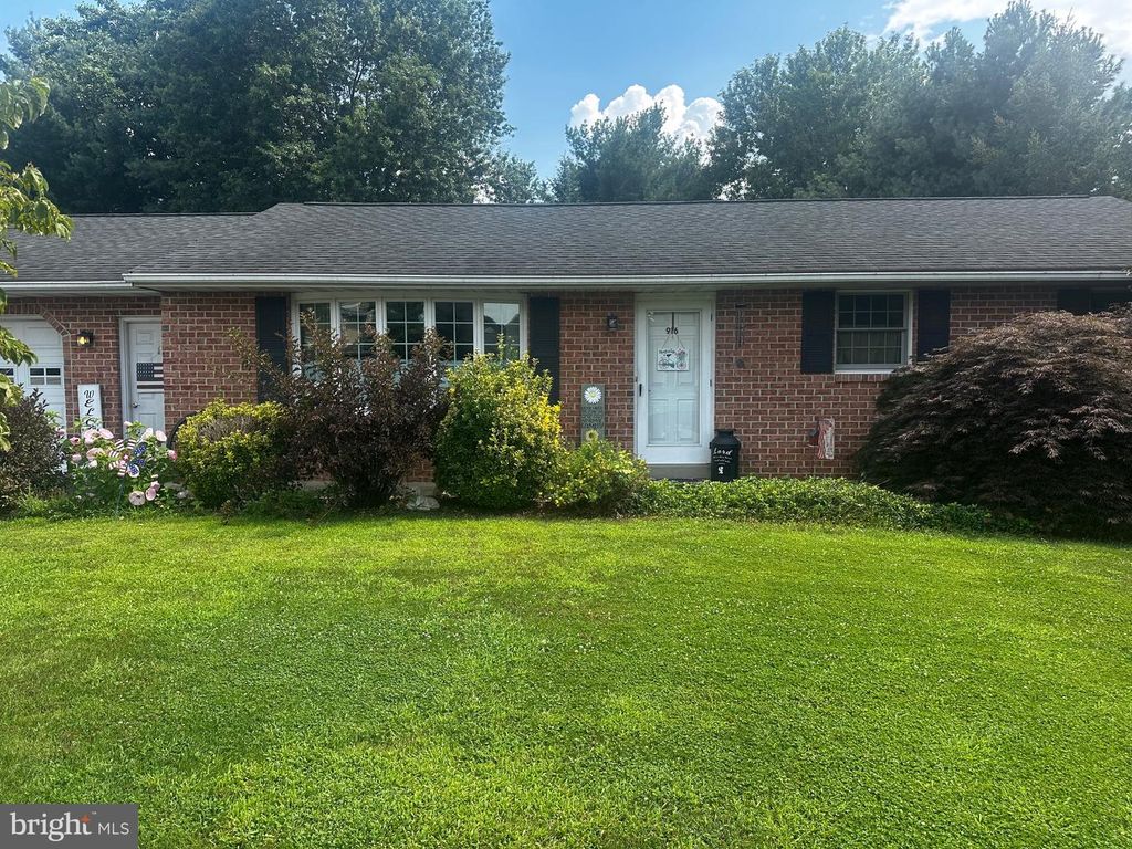 916 SPRING GARDEN ST, Elizabethtown, PA 17022