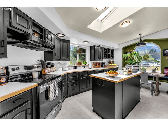 52 ESTABROOK Rd, Carson, WA 98610
