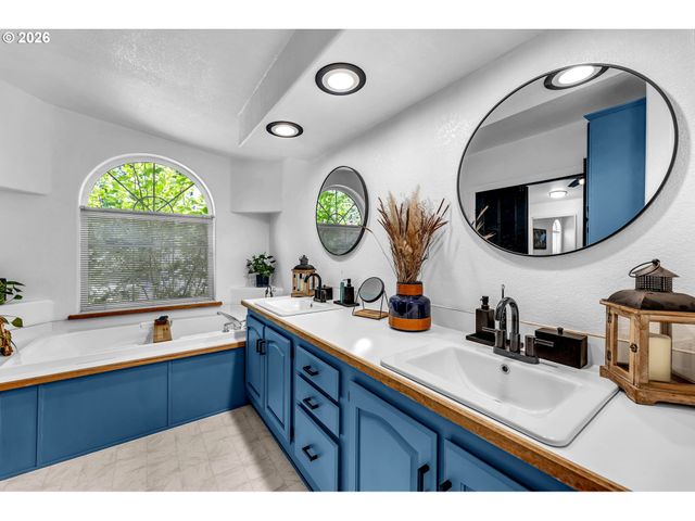 52 ESTABROOK Rd, Carson, WA 98610