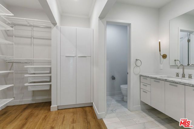 12320 MONTANA Avenue 201, Los Angeles, CA 90049