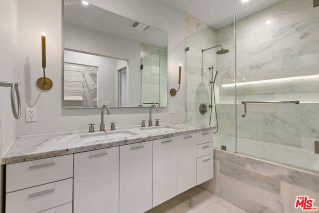 12320 MONTANA Avenue 201, Los Angeles, CA 90049