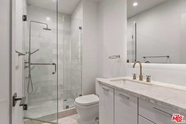 12320 MONTANA Avenue 201, Los Angeles, CA 90049