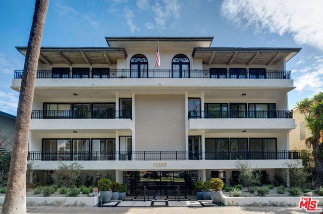 12320 MONTANA Avenue 201, Los Angeles, CA 90049