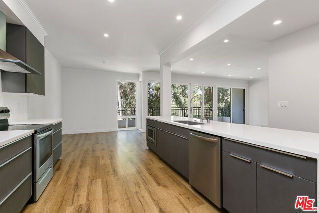 12320 MONTANA Avenue 201, Los Angeles, CA 90049