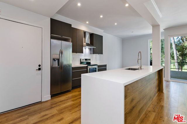 12320 MONTANA Avenue 201, Los Angeles, CA 90049