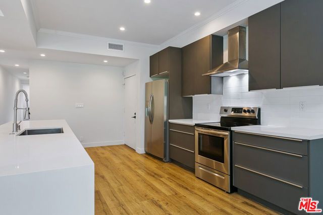 12320 MONTANA Avenue 201, Los Angeles, CA 90049