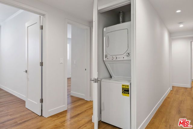 12320 MONTANA Avenue 201, Los Angeles, CA 90049