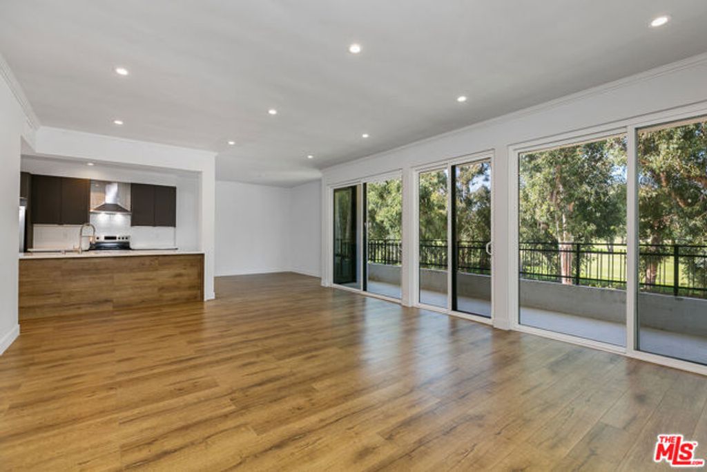 12320 MONTANA Avenue 201, Los Angeles, CA 90049