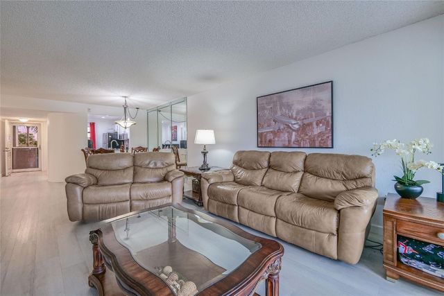 3930 Inverrary Boulevard 407-D, Lauderhill, FL 33319