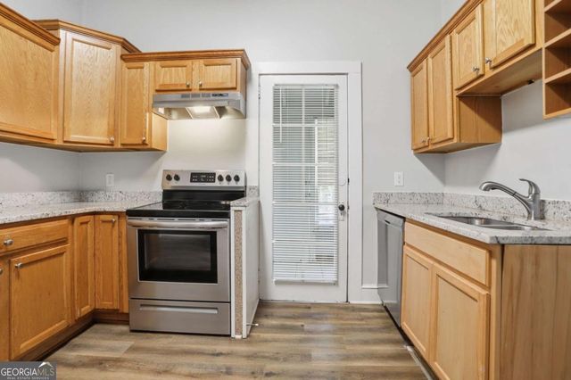 10 Woodlawn Avenue, Hampton, GA 30228
