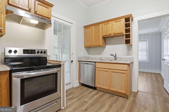 10 Woodlawn Avenue, Hampton, GA 30228
