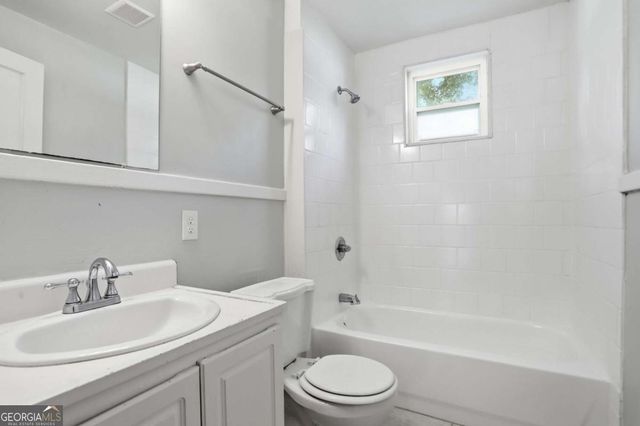 10 Woodlawn Avenue, Hampton, GA 30228
